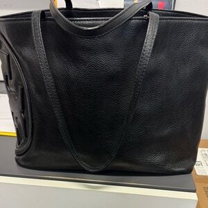 Tory Burch hard to find ALL T TOTE
Like new!!!